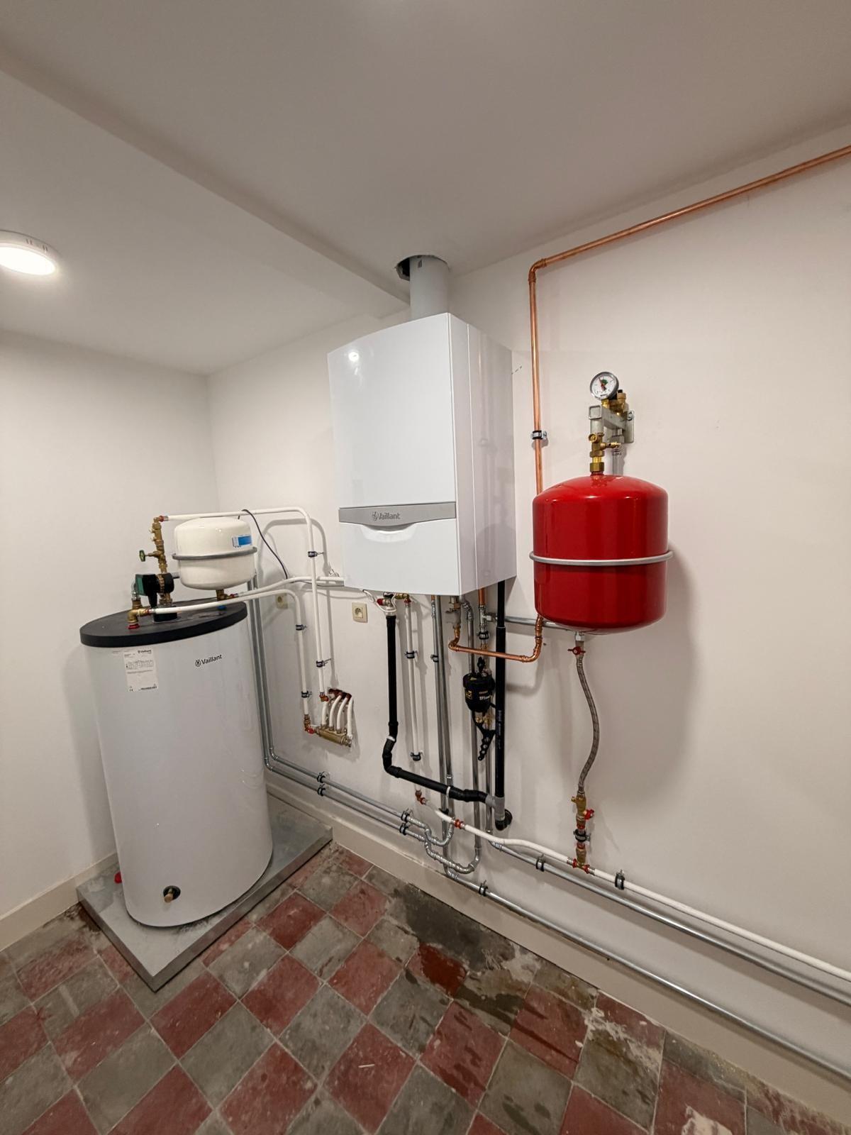 Installation complète d’une chaudière gaz et d’un boiler par Vaneco — Ramonage au Luxembourg